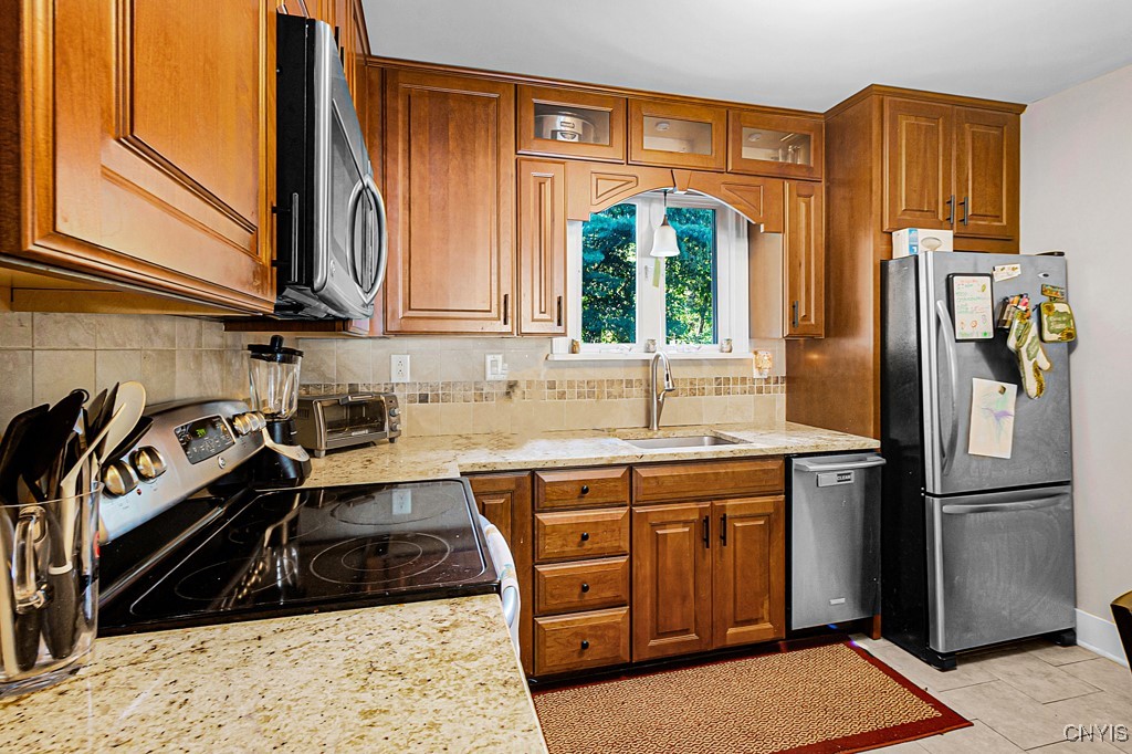 38 Evalon Road New Hartford, NY 13413 - Photo 5 of 19