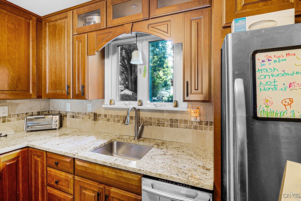 38 Evalon Road New Hartford, NY 13413 - Photo 7 of 19