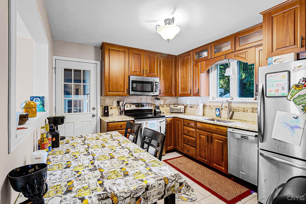 38 Evalon Road New Hartford, NY 13413 - Photo 8 of 19