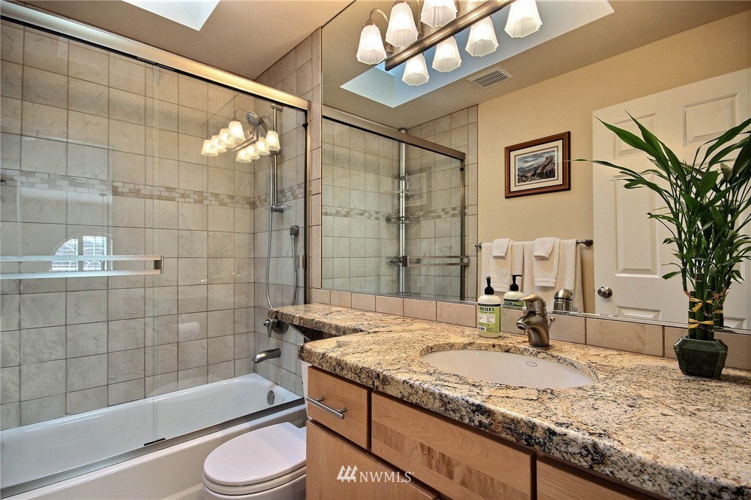 10024 Northeast 155th Street Bothell, WA 98011 - Photo 18 of 24 Gallery Image 18