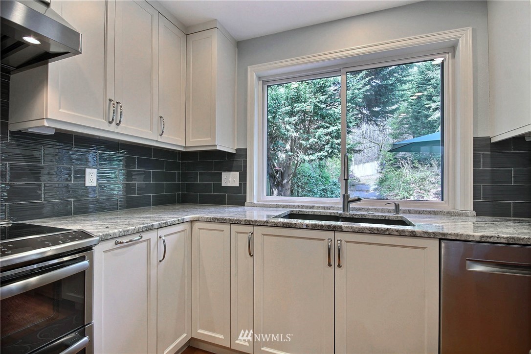 10024 Northeast 155th Street Bothell, WA 98011 - Photo 8 of 24 Gallery Image 8