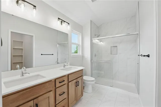 $364,950 | 719 Glenn Circle, Raymore, MO 64083