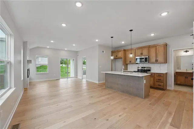 $364,950 | 719 Glenn Circle, Raymore, MO 64083