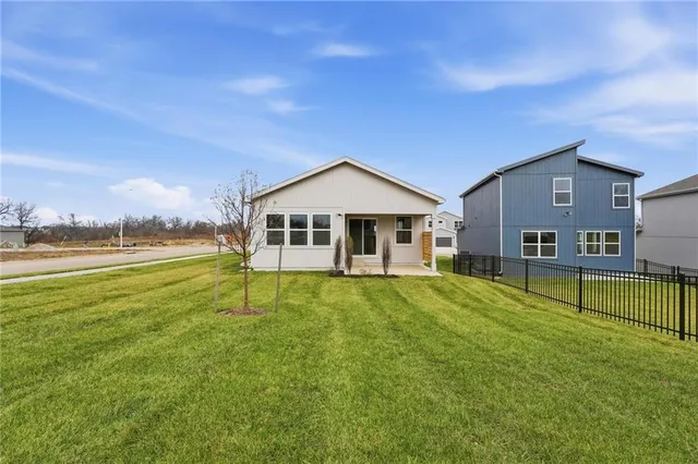 $364,950 | 719 Glenn Circle, Raymore, MO 64083