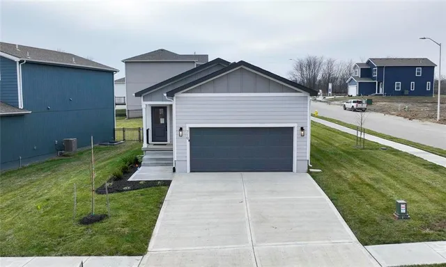 $364,950 | 719 Glenn Circle, Raymore, MO 64083