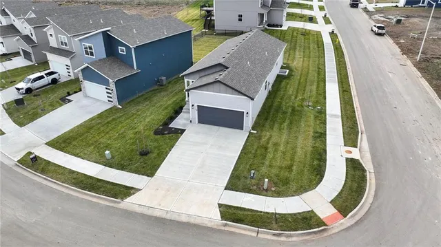 $364,950 | 719 Glenn Circle, Raymore, MO 64083