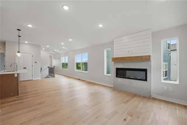 $364,950 | 719 Glenn Circle, Raymore, MO 64083