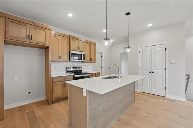 $364,950 | 719 Glenn Circle, Raymore, MO 64083