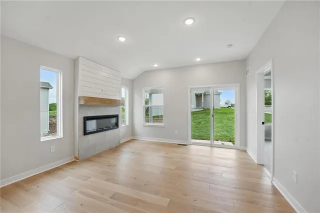 $364,950 | 719 Glenn Circle, Raymore, MO 64083