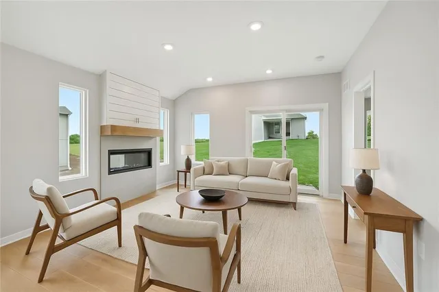 $364,950 | 719 Glenn Circle, Raymore, MO 64083