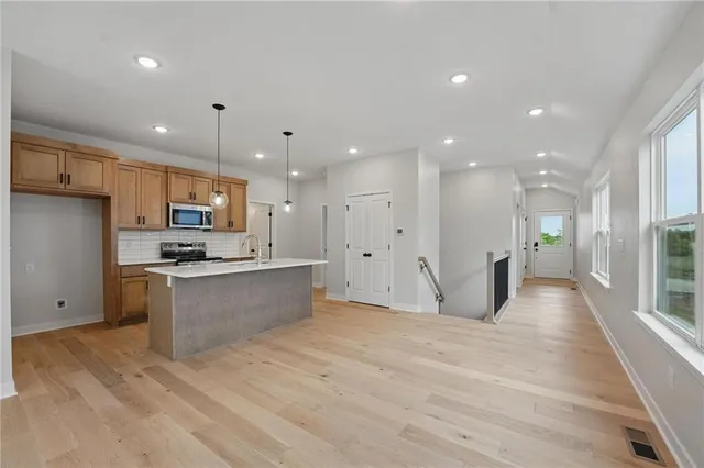 $364,950 | 719 Glenn Circle, Raymore, MO 64083