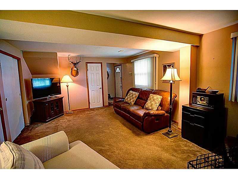 6349 Springfield Jamestown Road Springfield, OH 45502 - Photo 3 of 24