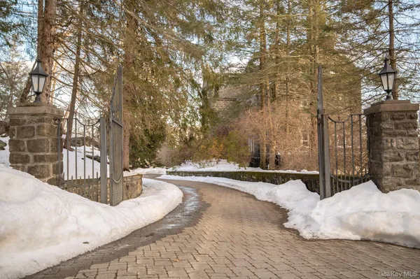 $5,950,000 | 43 Ontio Road, Tuxedo Park, NY 10987