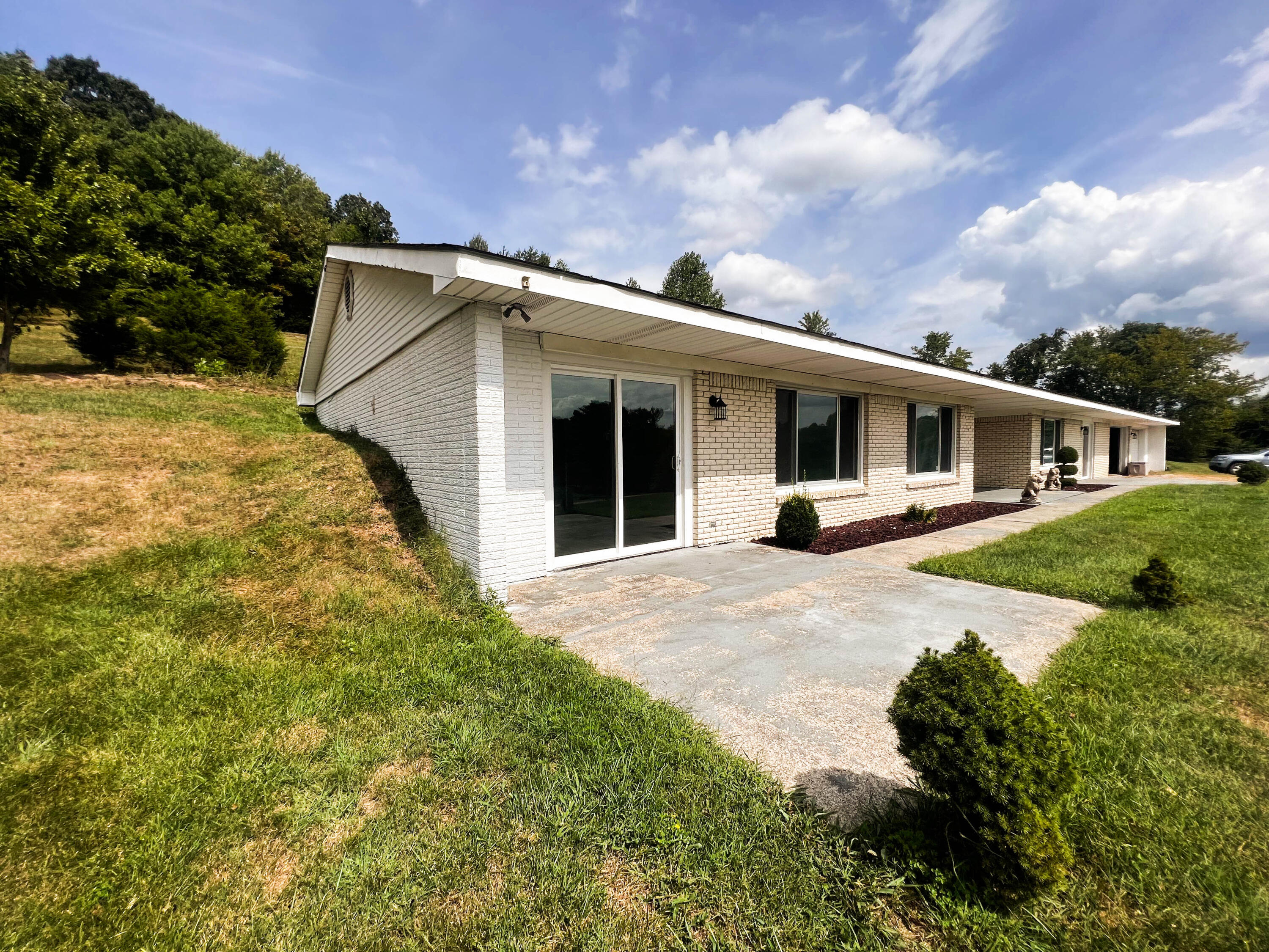 11705 Irvine Road Winchester, KY 40391 - Photo 4 of 26 374984258_1698682843945346_5532556681973