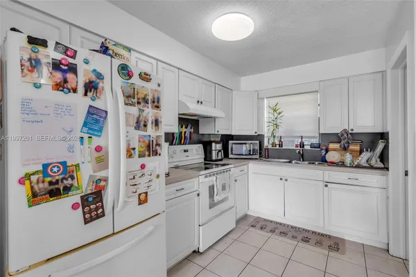 $550,000 | 3712 Southwest 12th Court, Fort Lauderdale, FL 33312