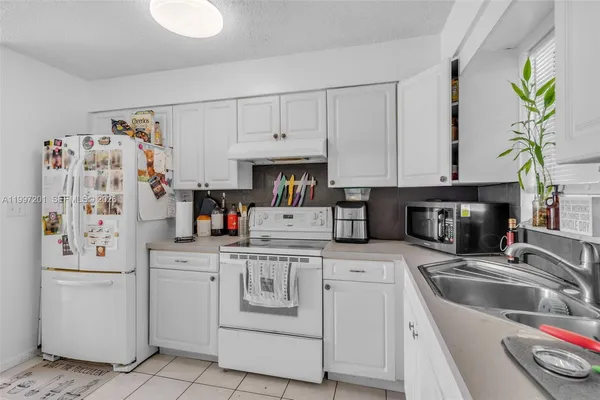 $550,000 | 3712 Southwest 12th Court, Fort Lauderdale, FL 33312