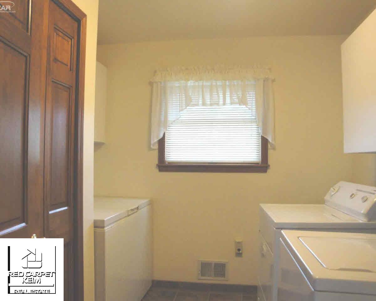 10414 East Bristol Road Davison, MI 48423 - Photo 7 of 29 21350469-6.JPG