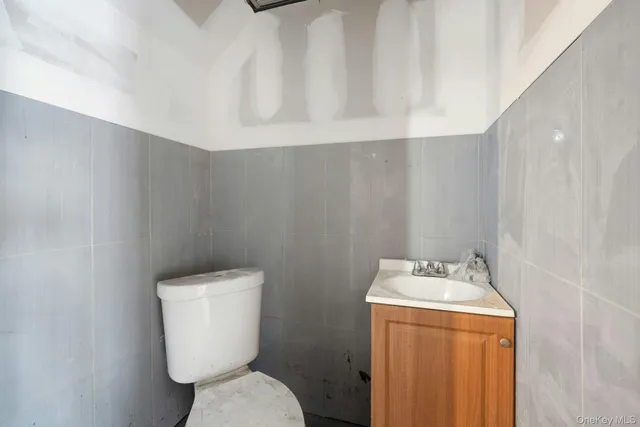 a view of a storage & utility room