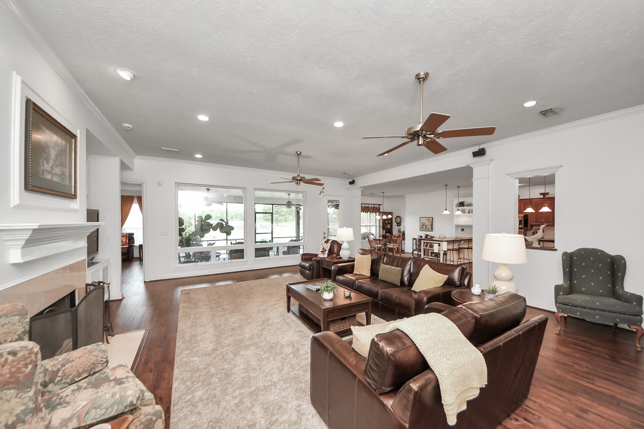 7511 County Road 511 Rosharon, TX 77583 - Photo 11 of 42 Spacious Great Room