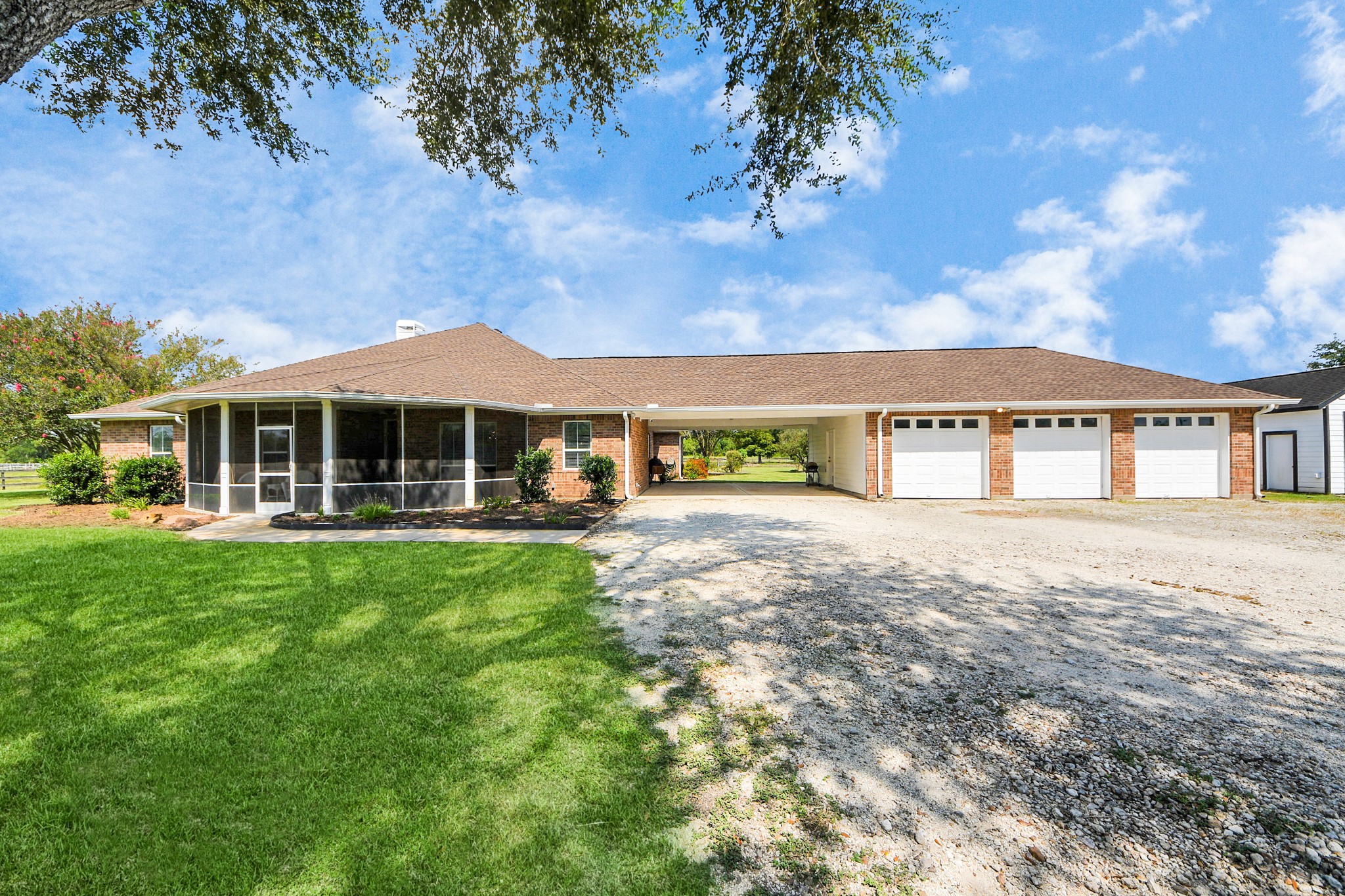 7511 County Road 511 Rosharon, TX 77583 - Photo 4 of 42 2024 Roof!