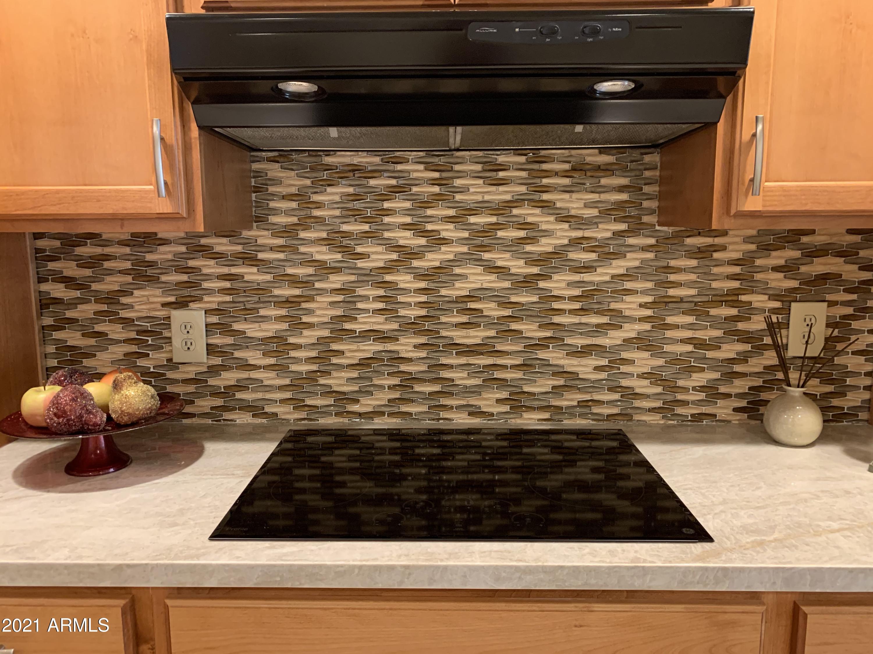 7272 East Gainey Ranch Road, Unit 114 Scottsdale, AZ 85258 - Photo 28 of 70 GLASS BACK SPLASH