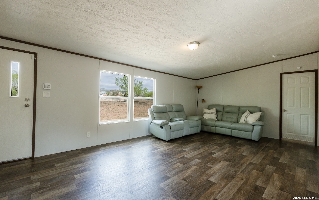 108 County Road 2638 Devine, TX 78016 - Photo 6 of 21