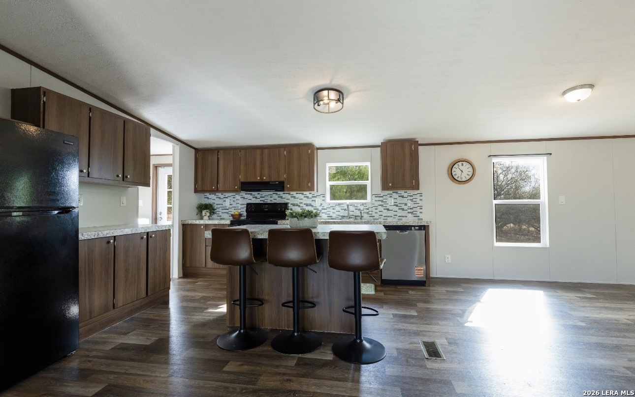 108 County Road 2638 Devine, TX 78016 - Photo 7 of 21