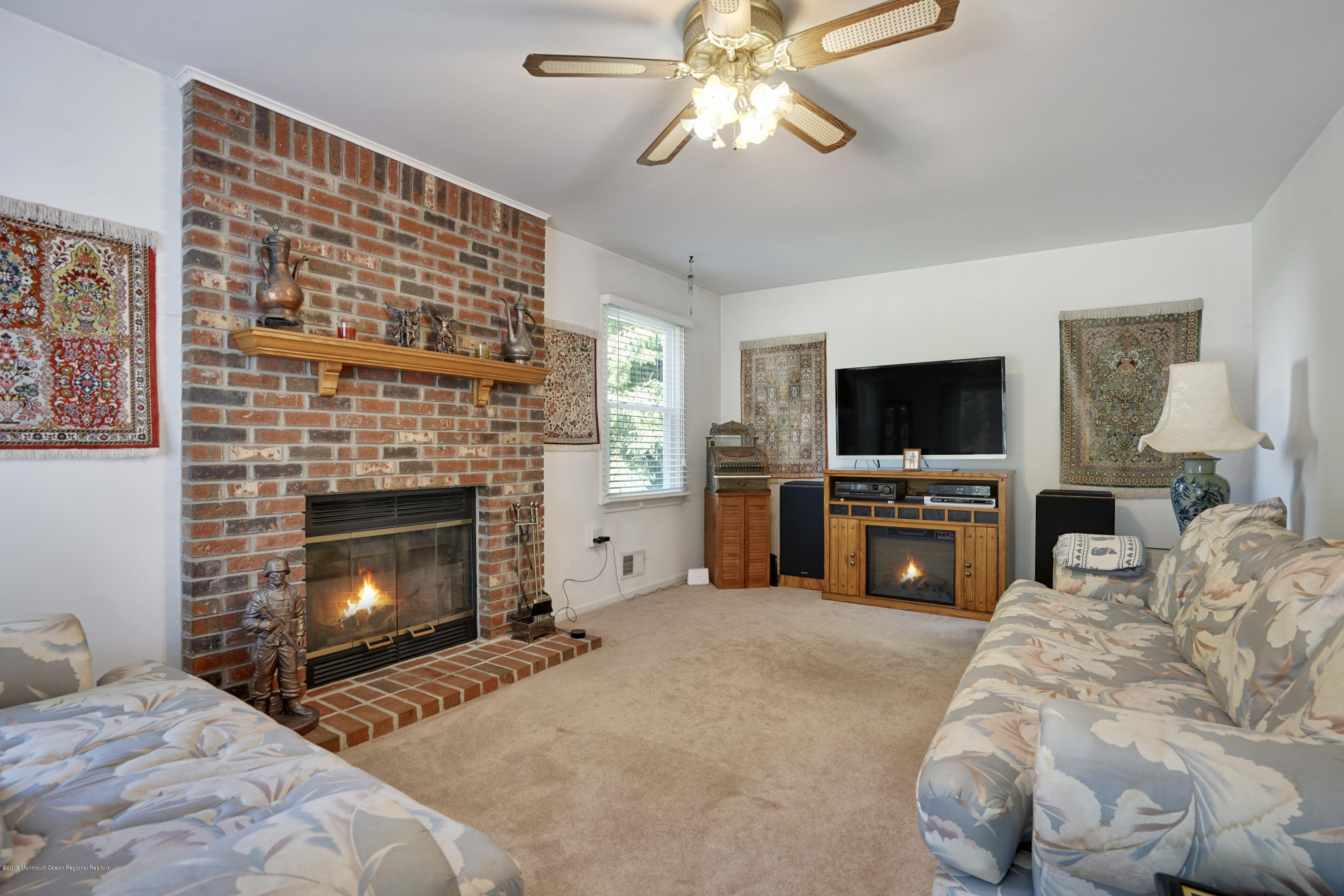 207 Burlington Road Freehold, NJ 07728 - Photo 28 of 45 Family Room (2)