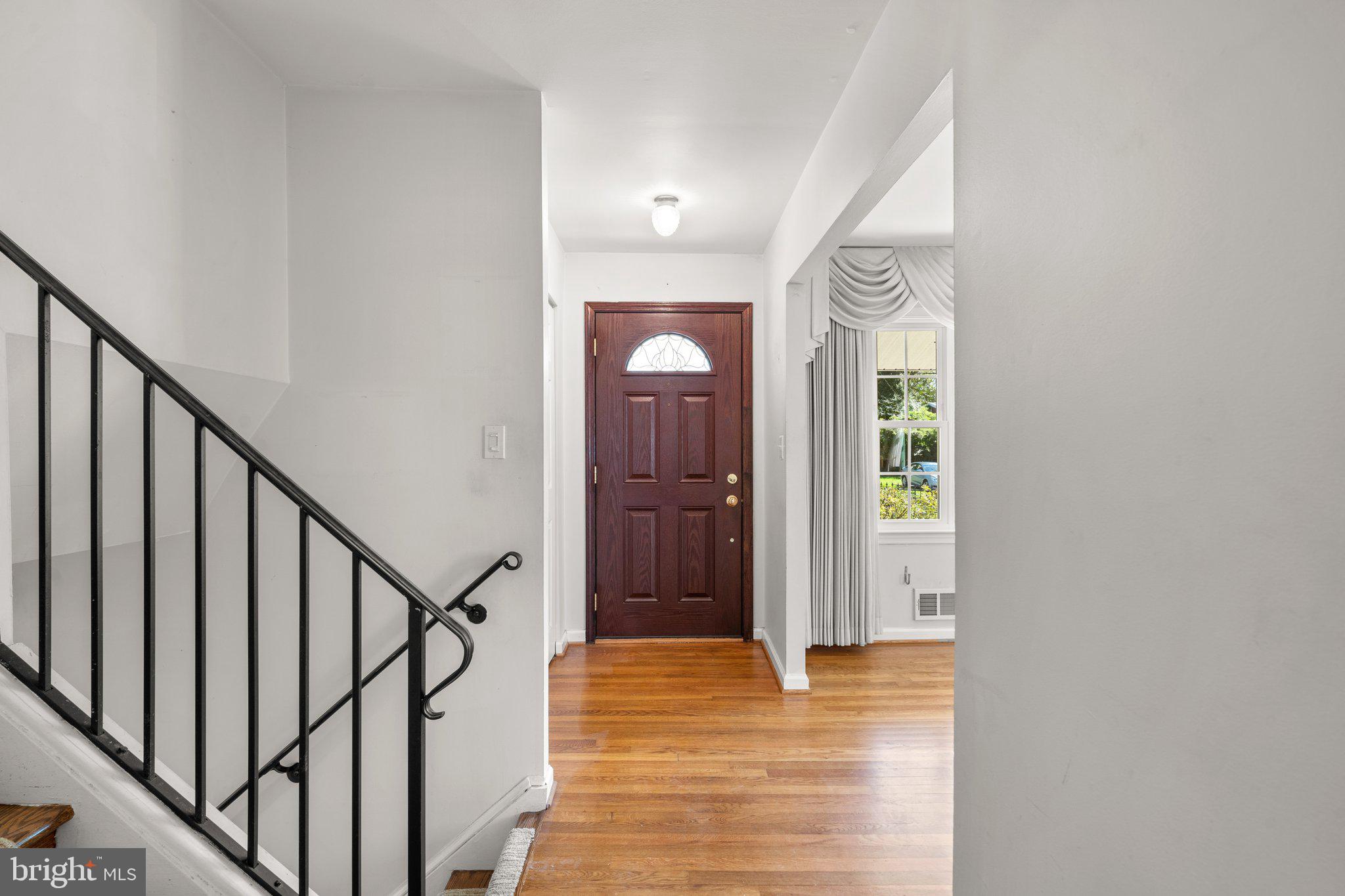 12840 Littleton Street Silver Spring, MD 20906 - Photo 3 of 33 Foyer Entry