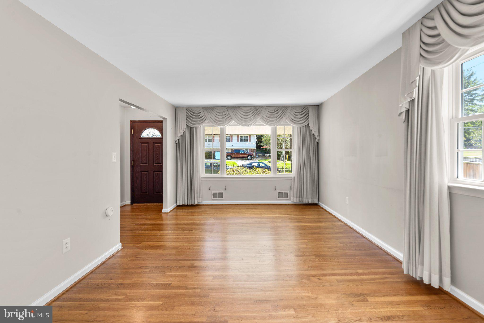 12840 Littleton Street Silver Spring, MD 20906 - Photo 6 of 33 Living Room