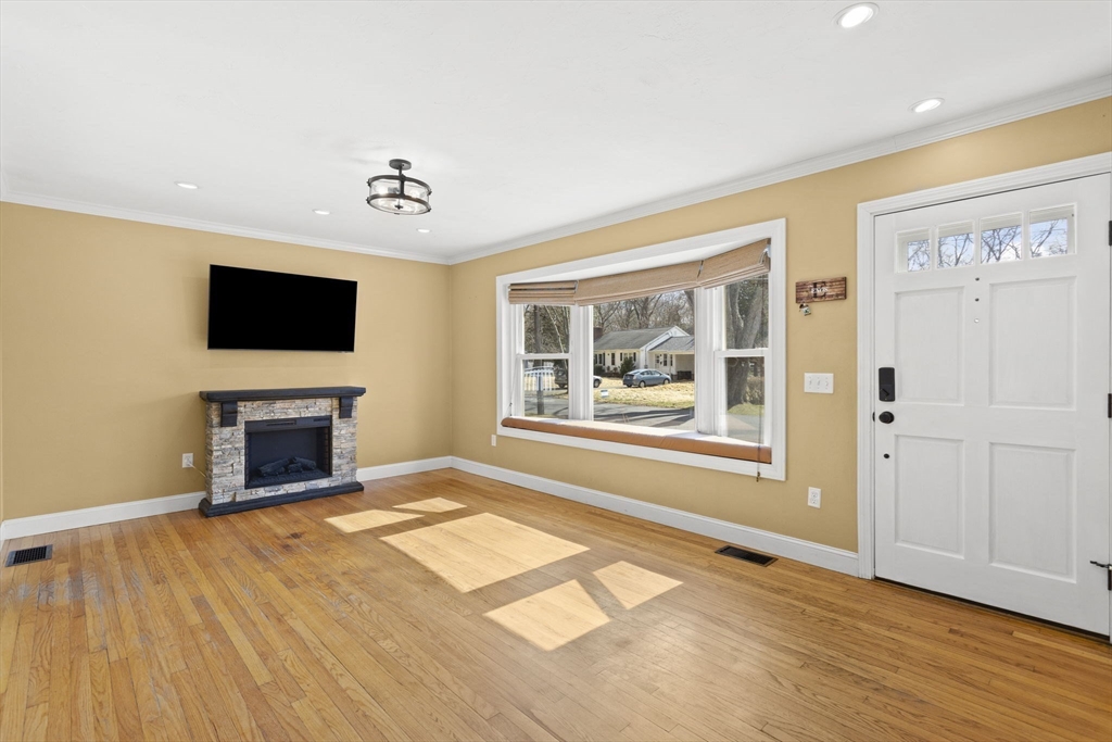 19 Westbrook Road Northborough, MA 01532 - Photo 8 of 42 Gallery Image 8