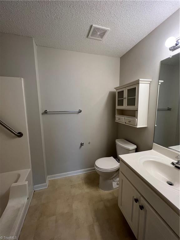 140 James Road, Unit 1C High Point, NC 27265 - Photo 10 of 15 Primary bathroom