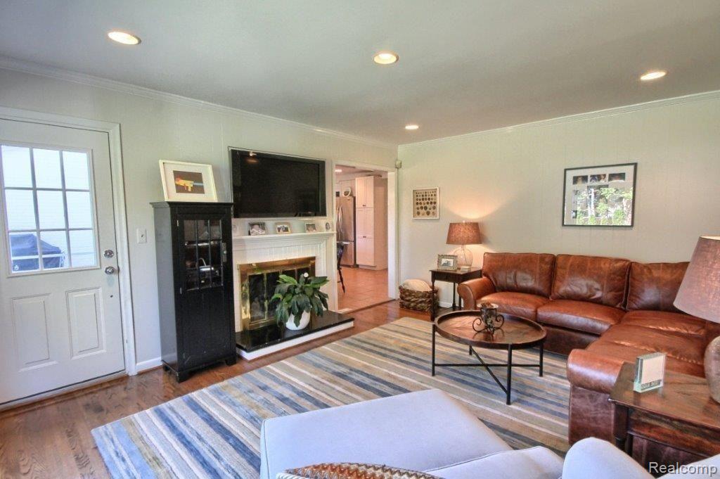 1014 Audubon Road Grosse Pointe, MI 48230 - Photo 15 of 27 Family_Room_2nd_View.jpg
