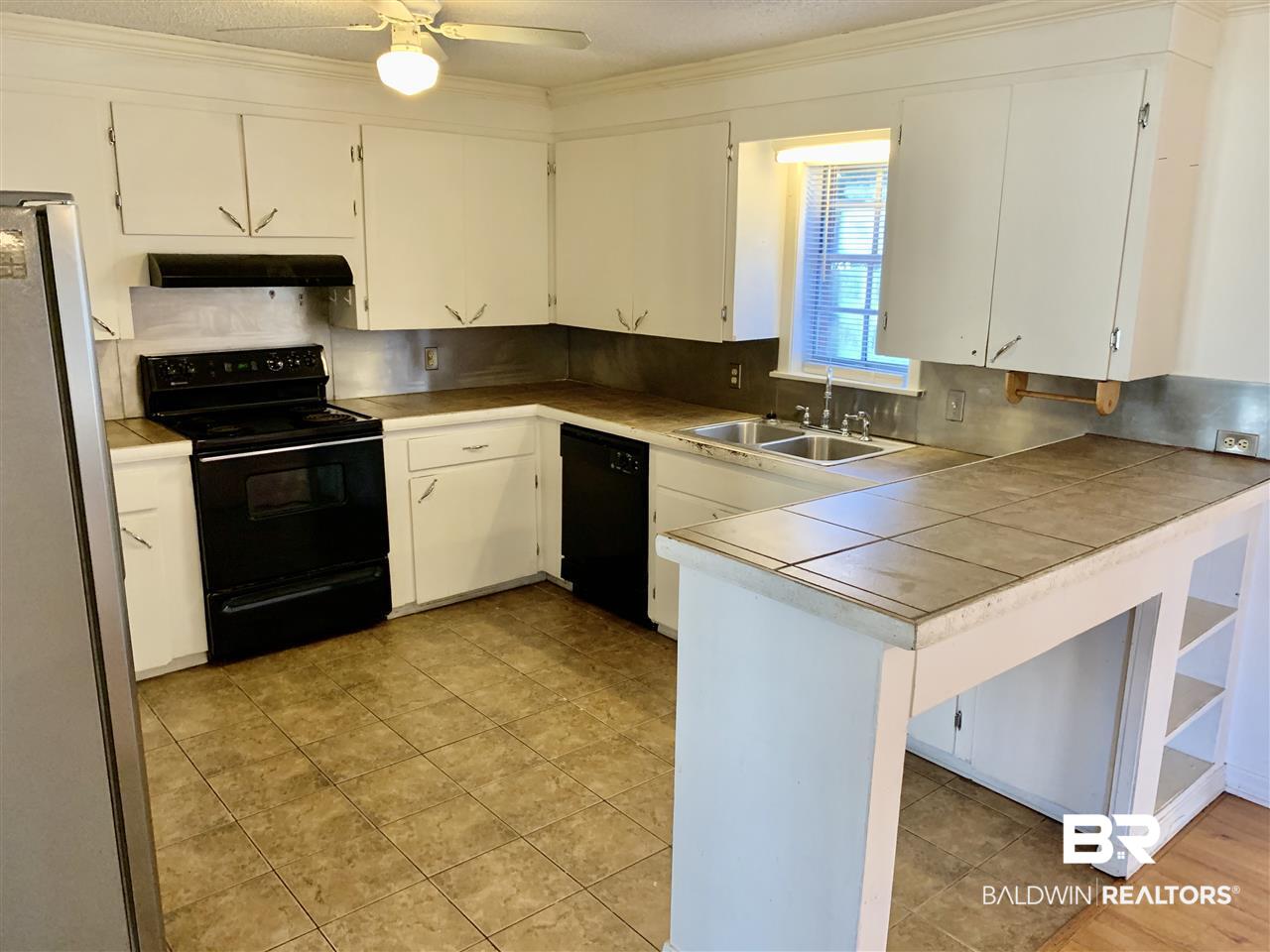 911 South Juniper Street Foley, AL 36535 - Photo 8 of 30