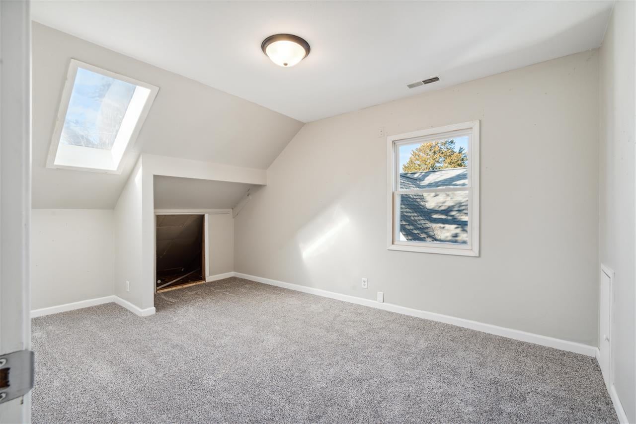 872 Center Point Road Northeast Cedar Rapids, IA 52402 - Photo 16 of 27 Gallery Image 16