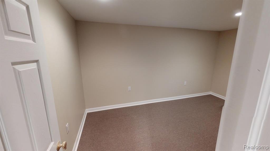 46707 Maidstone Road Canton, MI 48187 - Photo 24 of 33