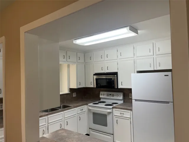 $1,900 | 2014 Farm To Market Road 1094, Sealy, TX 77474