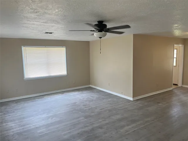 $1,900 | 2014 Farm To Market Road 1094, Sealy, TX 77474