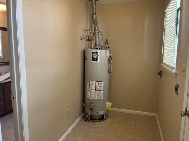 $1,900 | 2014 Farm To Market Road 1094, Sealy, TX 77474