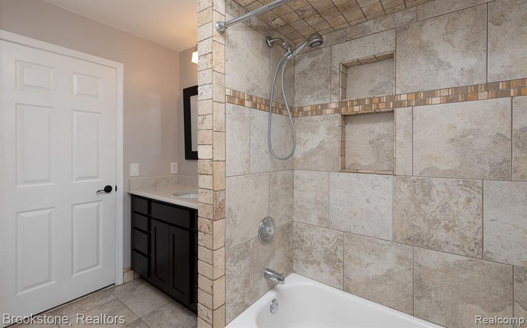1300 Tiverton Trail Drive Rochester Hills, MI 48306 - Photo 34 of 35