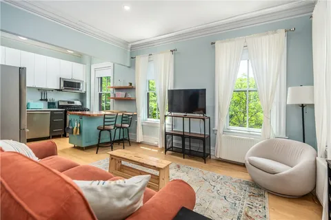 $3,200 | 96 Bowen Street, Unit 3, Providence, RI 02906