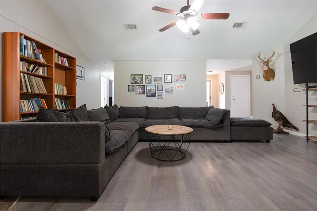 $250,000 | 401 Hanson Drive, Houma, LA 70360