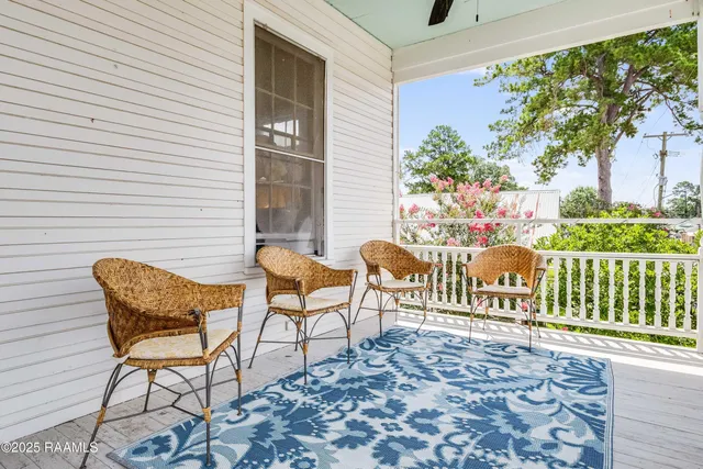 $389,000 | 105 Washington Street, Breaux Bridge, LA 70517