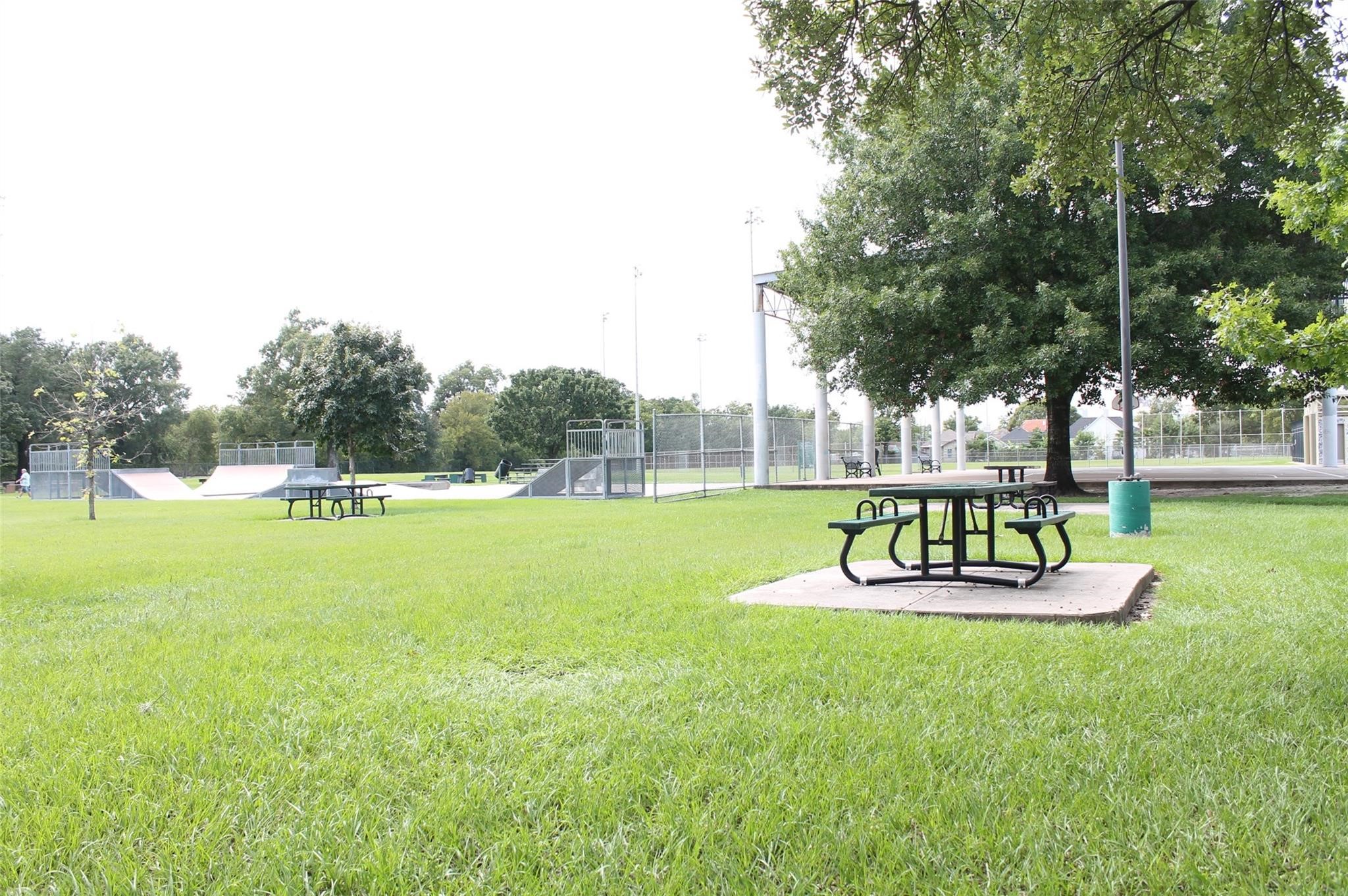 603 Edgewood Street, Unit B Houston, TX 77023 - Photo 15 of 16 a view of a park with large trees