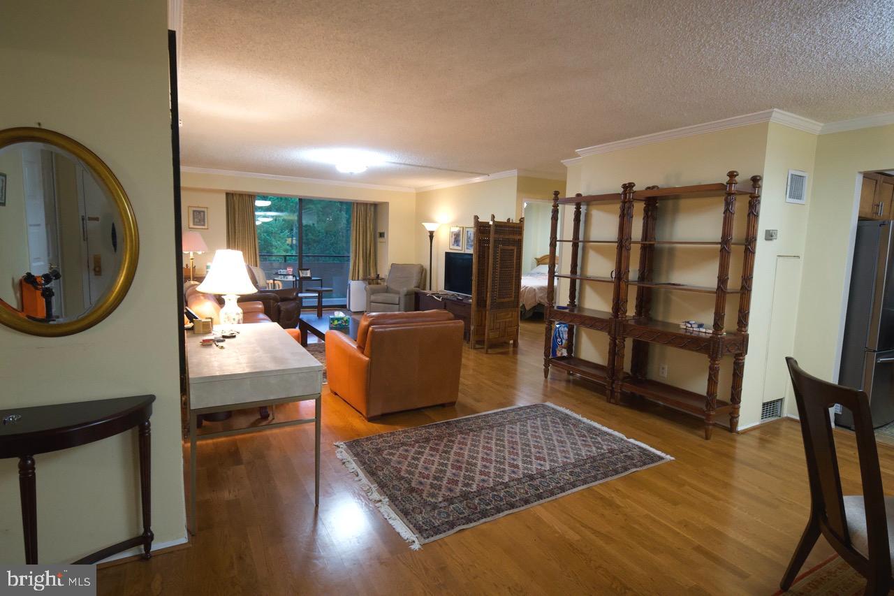 1800 Old Meadow Road, Unit 818 McLean, VA 22102 - Photo 2 of 35 a living room with furniture a rug and a window