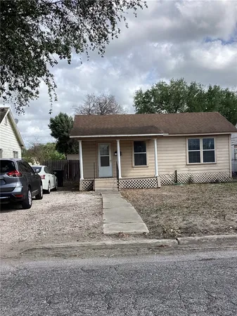 $90,000 | 1021 East 2nd Street, Alice, TX 78332