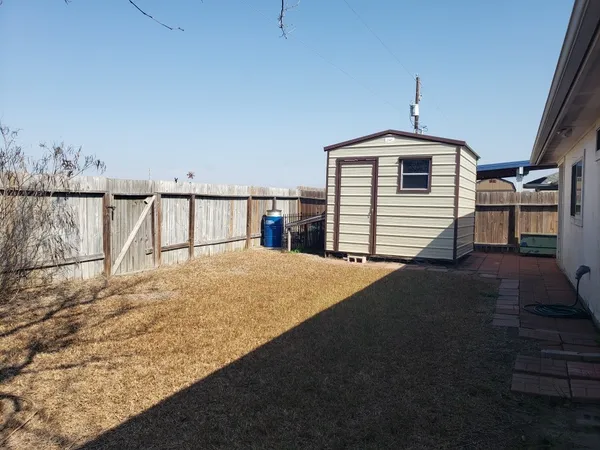 $2,050 | 2016 Westwood Drive, Portland, TX 78374