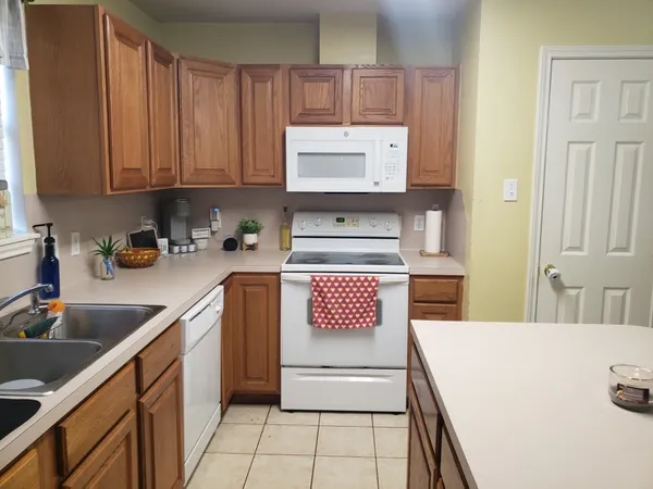 $2,050 | 2016 Westwood Drive, Portland, TX 78374