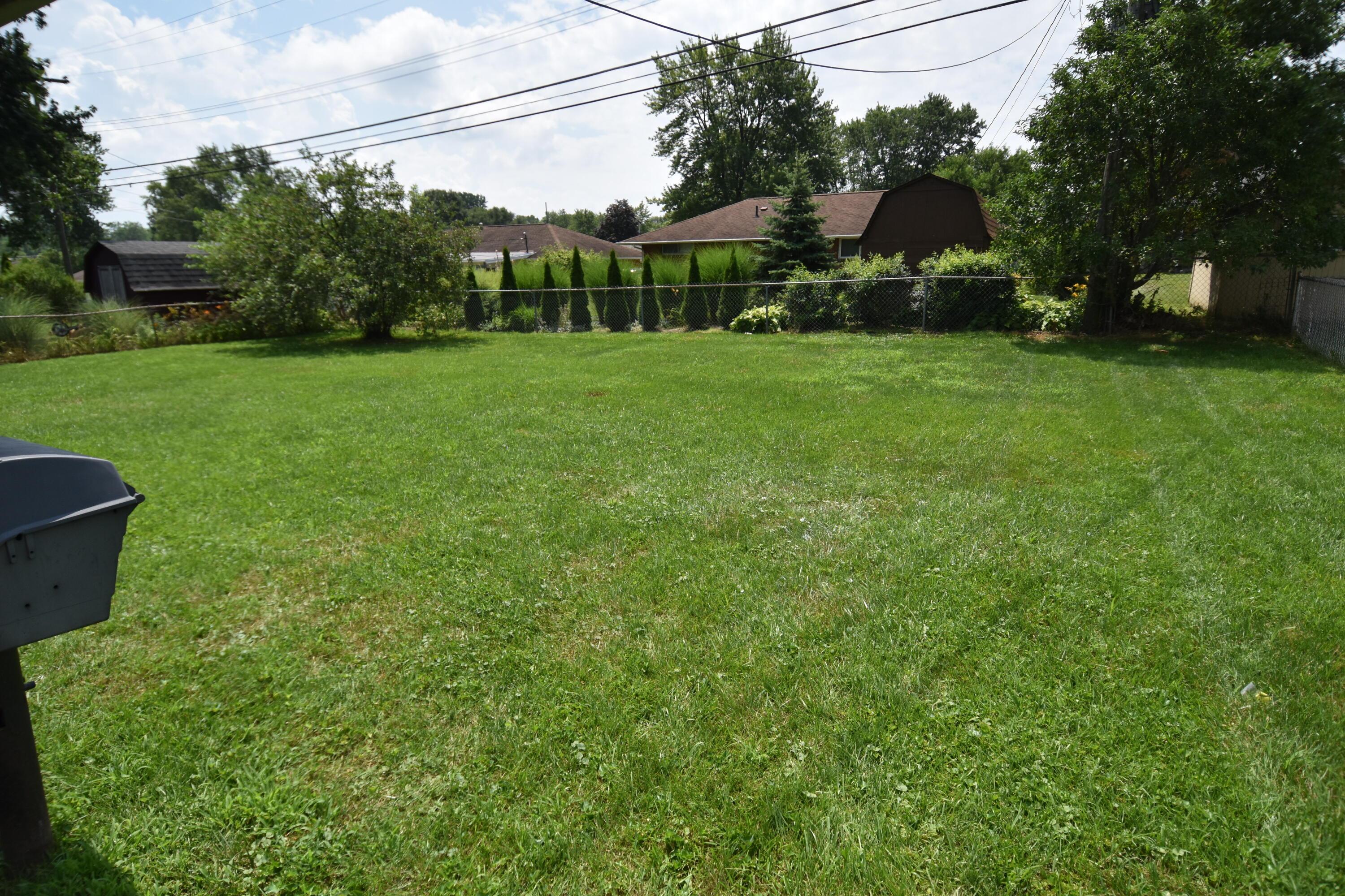 7075 Bartlett Road Reynoldsburg, OH 43068 - Photo 32 of 34 Big Back Yard