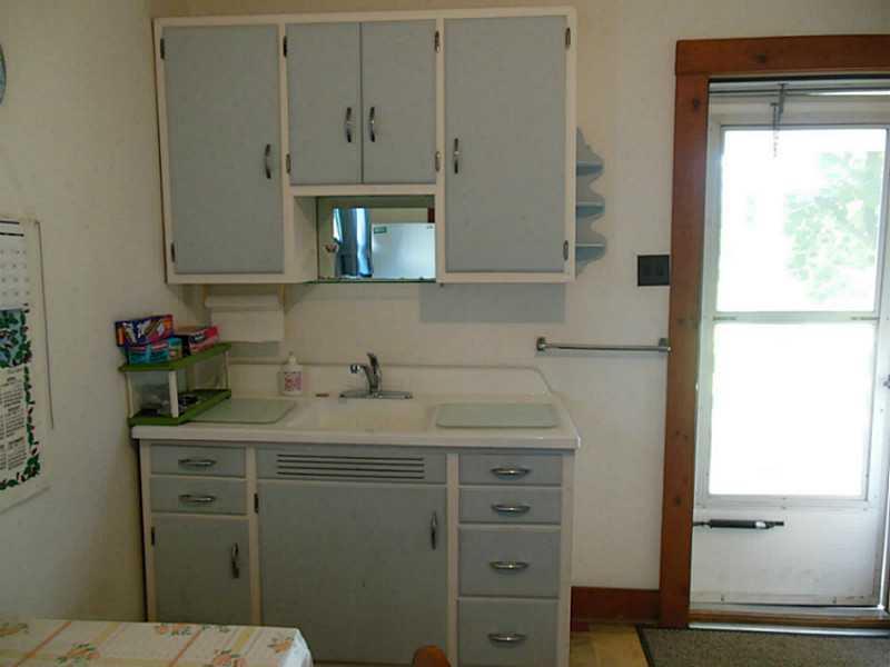 175 Evans City Road Butler, PA 16001 - Photo 4 of 19 Kitchen.